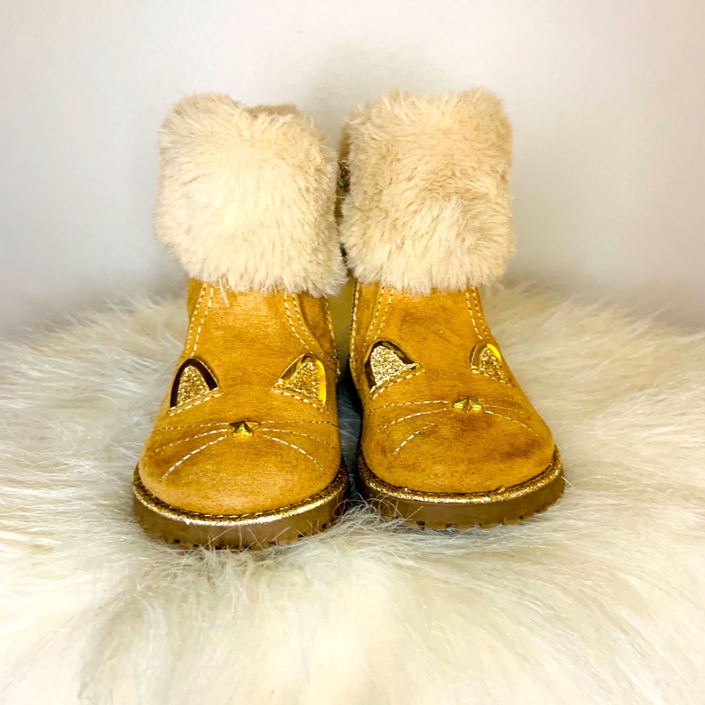 Little Cute bunny booties for ah little girl.
